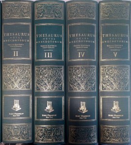 159352